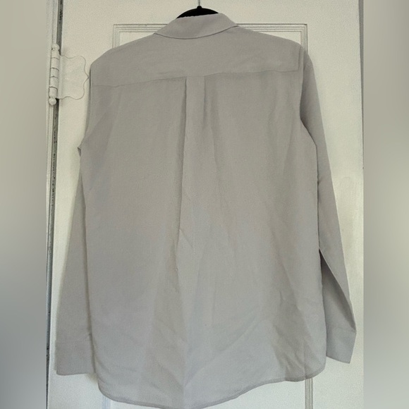 Uniqlo Rayon Long Sleeve Blouse Light Gray Sz S NWT - Picture 3 of 6